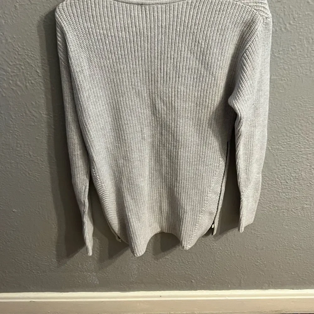 Women's Cabi ‎ Gray V-neck sweater oversized Size XS - Picture 7 of 7
